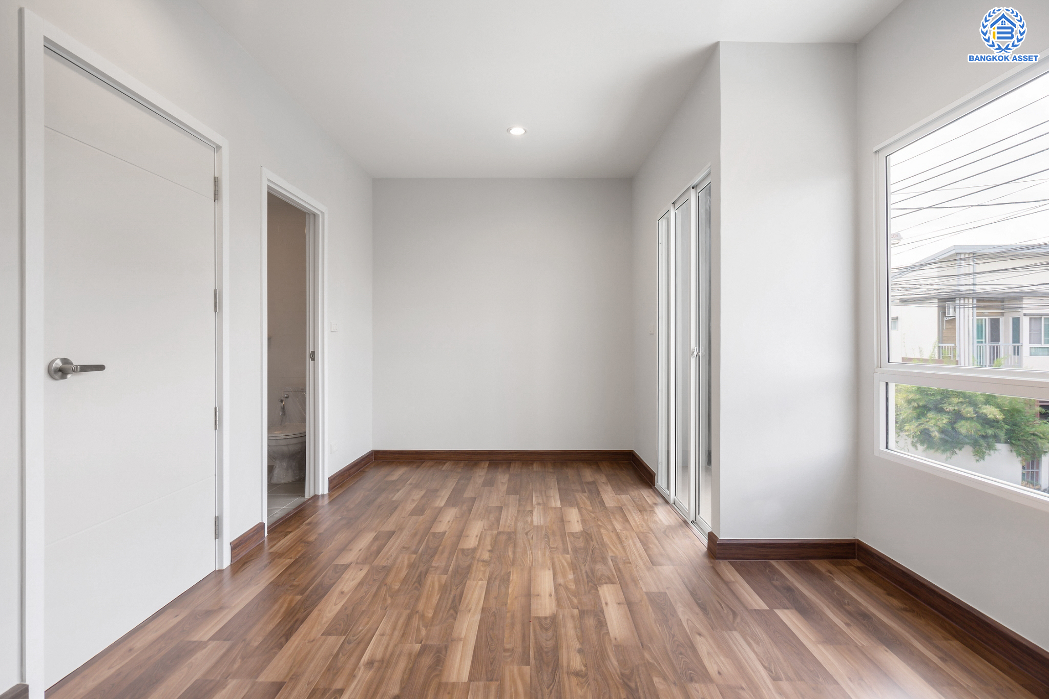 ทาวน์เฮ้าส์มือสองนนทบุรี ม.วิลเลตไลท์ ราชพฤกษ์-ปิ่นเกล้า เนื้อที่ 17.2 ตร.ว. ฟังก์ชัน 3 ห้องนอน 2 ห้องน้ำ จอดรถได้ 2 คัน  บนทำเลสะดวกสบาย เดินทางง่าย เข้า-ออกได้หลายเส้นทาง ทั้งทางราชพฤกษ์ กาญจนาภิเษก และนครอินทร์ เพียง 5 นาทีถึงจุดขึ้นทางด่วน "ศรีรัช"